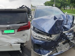 Mobil Listrik Tabrak Alphard hingga Ringsek di Akses Terminal 3 Soetta