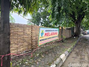 Pagar Bambu ala Pemkot Cirebon Cegah Tumpukan Sampah di TPS Liar Pagar Bambu ala Pemkot Cirebon Cegah Tumpukan Sampah di TPS Liar