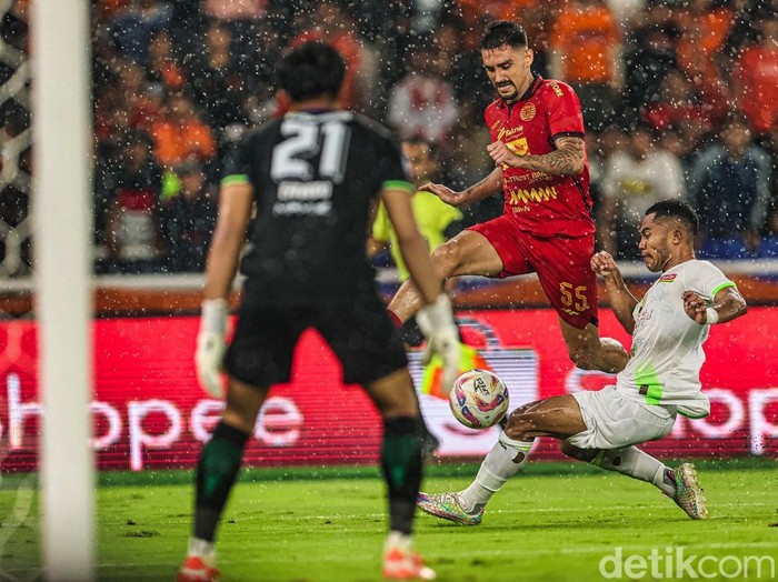 Pekan ke-28 Liga 1 menghadirkan big match Persija vs Persebaya. Pertandingan di Stadion Gelora Bung Karno, Jakarta, itu berakhir imbang 1-1.