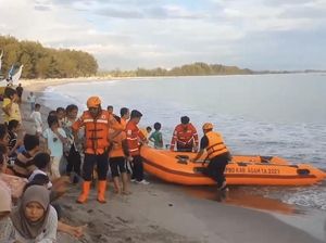 16 Pelajar Terseret Ombak di Pantai Tiku Agam: 1 Tewas, 2 Hilang 16 Pelajar Terseret Ombak di Pantai Tiku Agam: 1 Tewas, 2 Hilang