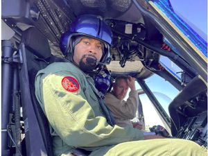 Pilot Helikopter Wisata yang Jatuh ke Sungai Hudson Adalah Navy SEAL Pilot Helikopter Wisata yang Jatuh ke Sungai Hudson Adalah Navy SEAL