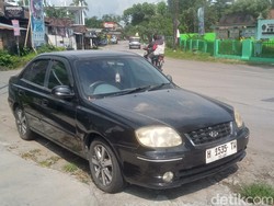 Misterius! Sedan Tak Jelas Pemiliknya Terparkir di Jagalan Klaten Sejak Lebaran