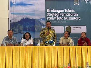 Masyarakat Didorong Ikut Berperan Bangun Pariwisata Danau Toba Masyarakat Didorong Ikut Berperan Bangun Pariwisata Danau Toba