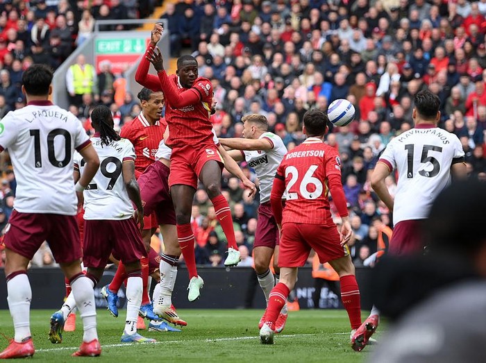 LIVERPOOL, ENGLAND - APRIL 13: Virgil van Dijk of Liverpool scores his team's second goal during the Premier League match between Liverpool FC and West Ham United FC at Anfield on April 13, 2025 in Liverpool, England. (Photo by Justin Setterfield/Getty Images)