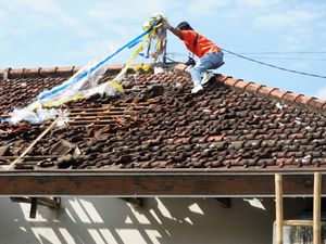 Balon Udara Berpetasan Rusak Rumah di Tulungagung Balon Udara Berpetasan Rusak Rumah di Tulungagung
