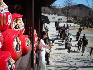 Boneka Daruma Suvenir Populer Jepang, dari Mana Asalnya? Boneka Daruma Suvenir Populer Jepang, dari Mana Asalnya?