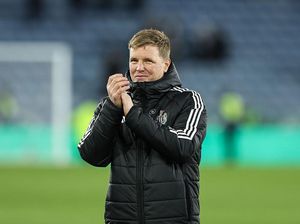 Eddie Howe Dilarikan ke RS, Absen Lawan MU Pekan Ini Eddie Howe Dilarikan ke RS, Absen Lawan MU Pekan Ini