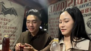 Keseruan Jessica Jane dan Erwin Phang Kulineran di Resto hingga Warung