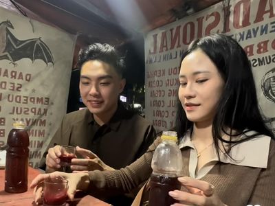 Keseruan Jessica Jane dan Erwin Phang Kulineran di Resto hingga Warung