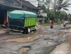 Jalan Menuju Pura Besakih Rusak Parah, Masyarakat Berharap Segera Diperbaiki
