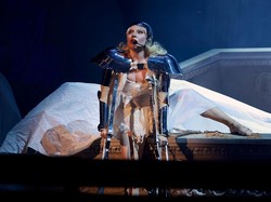 Video: Permintaan Maaf Lady Gaga gegara Mikrofon Mati Saat Tampil di Coachella