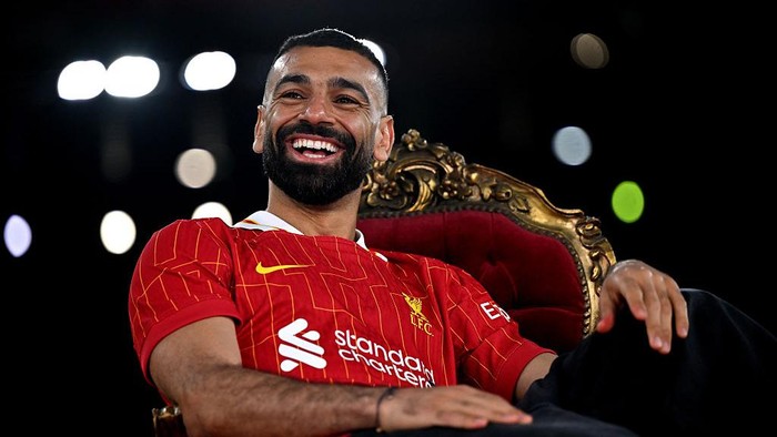 Mohamed Salah LIVERPOOL, ENGLAND - APRIL 11: (THE SUN OUT, THE SUN ON SUNDAY OUT) Mohamed Salah of Liverpool signs a new contract extension at Anfield on April 11, 2025 in Liverpool, England. (Photo by Andrew Powell/Liverpool FC via Getty Images)