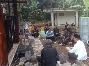 Viral Warga Bongkar Makam Palsu Ulama Soleh di Ponorogo Viral Warga Bongkar Makam Palsu Ulama Soleh di Ponorogo