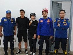 Pengunjung Kafe Malang Terkunci di Kamar Mandi, Damkar Turun Tangan