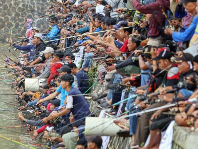 Potret Ribuan Warga Mancing Massal di Bogor