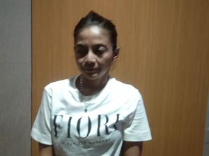 Video Eks Artis Drama Kolosal Ditahan Polisi gegara Transaksi Pakai Uang Palsu Video Eks Artis Drama Kolosal Ditahan Polisi gegara Transaksi Pakai Uang Palsu