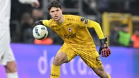 Senne Lammens. Kiper Royal Antwerp yang berusia 22 tahun ini dikabarkan Mirror sebagai salah satu pemain yang diproyeksikan MU untuk menjadi pemainnya dalam jangka panjang. Foto: Getty Images/Isosport/MB Media