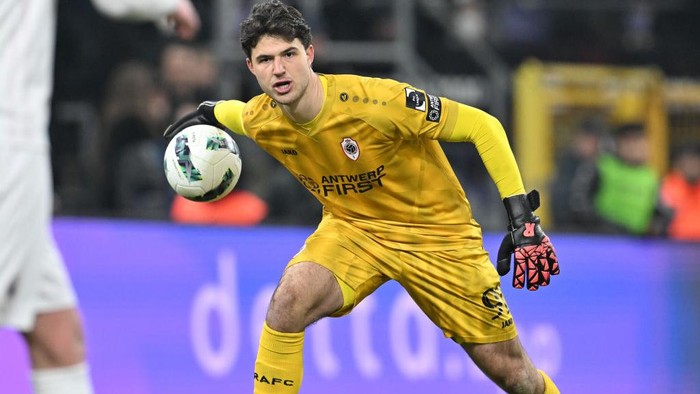 Senne Lammens ANDERLECHT, BELGIUM - JANUARY 16: goalkeeper Senne Lammens (91) of Antwerp pictured during the Croky Cup semi final first leg in season 2024 - 2025 between RSC Anderlecht and Royal Antwerp FC on January 16 , 2025 in Anderlecht, Belgium. (Photo by Isosport/MB Media/Getty Images)