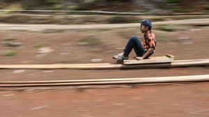 Serunya Bermain Lori di Kampung Ciherang Garut