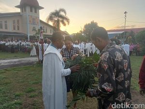 Sorak Hosana Warnai Misa Minggu Palma di Flores Timur Sorak Hosana Warnai Misa Minggu Palma di Flores Timur