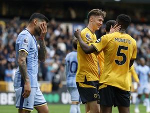 Wolverhampton Vs Tottenham: Lilywhites Diterkam Serigala Wolverhampton Vs Tottenham: Lilywhites Diterkam Serigala