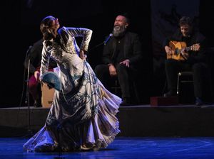 Aksi Para Penari Flamenco di Teater Nasional Irak Aksi Para Penari Flamenco di Teater Nasional Irak