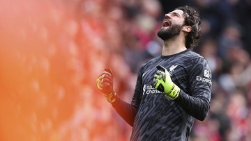 Alisson Tak Mau Pusing-pusing soal Masa Depan di Liverpool