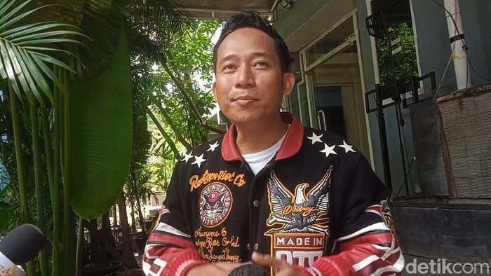 Denny Cagur dan mogenya.