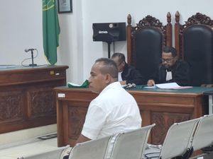 Plt Kabiro Umum Setda NTT yang Aniaya Istri hingga Tewas Mulai Disidang Plt Kabiro Umum Setda NTT yang Aniaya Istri hingga Tewas Mulai Disidang