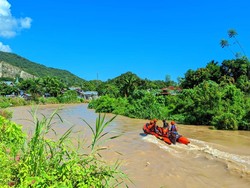 Remaja Wanita Hilang Usai Jatuh ke Sungai Bulango Gorontalo, Tim SAR Cari