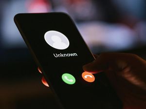 Habis Makan di Resto, Wanita Ini Kaget dapat Pesan Aneh dari Pelayan Habis Makan di Resto, Wanita Ini Kaget dapat Pesan Aneh dari Pelayan