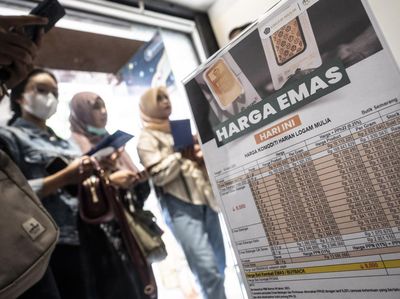 Harga Emas Antam Hari Ini Turun!
