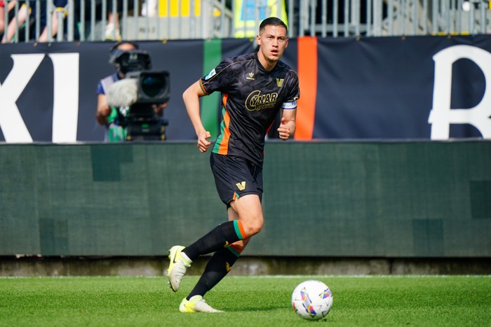 Jay Idzes Jay Idzes of Venezia FC plays during the Italian championship Serie A football match between Venezia FC and AC Monza at Stadio Pier Luigi Penzo in Venice, Italy, on April 12, 2025. (Photo by Luca Rossini/NurPhoto via Getty Images)