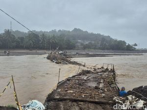 DPRD Soroti Perencanaan Jembatan Darurat yang Roboh di Sukabumi DPRD Soroti Perencanaan Jembatan Darurat yang Roboh di Sukabumi