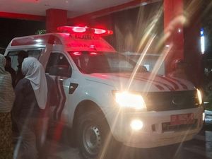 Kades di Sulawesi Minum Air Aki yang Disimpan Ibunya di Kulkas Kades di Sulawesi Minum Air Aki yang Disimpan Ibunya di Kulkas