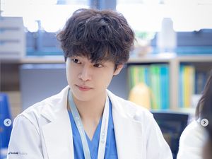 9 Fakta Kang You Seok, Eks Idol Jadi Dokter Kandungan di Resident Playbook 9 Fakta Kang You Seok, Eks Idol Jadi Dokter Kandungan di Resident Playbook