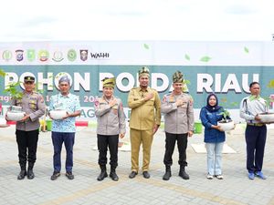 Kapolda Riau Kunker ke Inhu, Tanam Pohon di Objek Wisata Demi Lestarikan Alam Kapolda Riau Kunker ke Inhu, Tanam Pohon di Objek Wisata Demi Lestarikan Alam