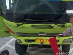 Bus Akas Tabrak Truk di Tol Gempol-Pasuruan, Sopir Tewas-4 Penumpang Luka