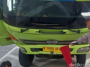 Bus Akas Tabrak Truk di Tol Gempol-Pasuruan, Sopir Tewas-4 Penumpang Luka Bus Akas Tabrak Truk di Tol Gempol-Pasuruan, Sopir Tewas-4 Penumpang Luka