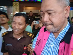 Kejati Banten Tahan Tersangka Kasus Korupsi Pengelolaan Sampah di Tangsel