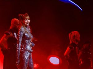 Cuaca Ekstrem-Antrean Gila, Coachella 2025 Diselamatkan Lady Gaga dan LISA