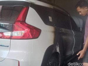 Video: Rumah Aktivis LSM di Klaten Dibakar OTK, Sempat Terdengar Ledakan Video: Rumah Aktivis LSM di Klaten Dibakar OTK, Sempat Terdengar Ledakan