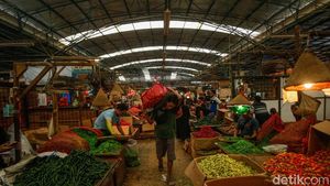 Pasokan Lancar, Harga Pangan di Pasar Induk Kramat Jati Stabil