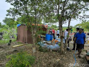 Kematiannya Janggal, Makam Ibu yang Diduga Bunuh Diri di Gresik Dibongkar Kematiannya Janggal, Makam Ibu yang Diduga Bunuh Diri di Gresik Dibongkar