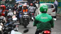 Pemotor Lawan Arah di Kolong Flyover Ciputat Bakal Kena ETLE