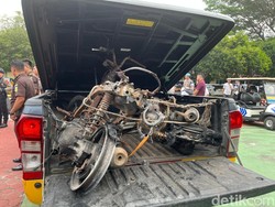 Penampakan 2 Motor Polisi Dibakar OTK saat Gerebek Narkoba di Belawan