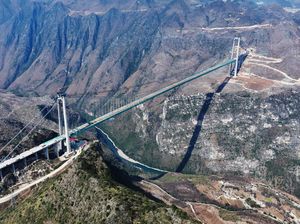 Penampakan Jembatan Tertinggi Dunia yang Dibangun China Penampakan Jembatan Tertinggi Dunia yang Dibangun China