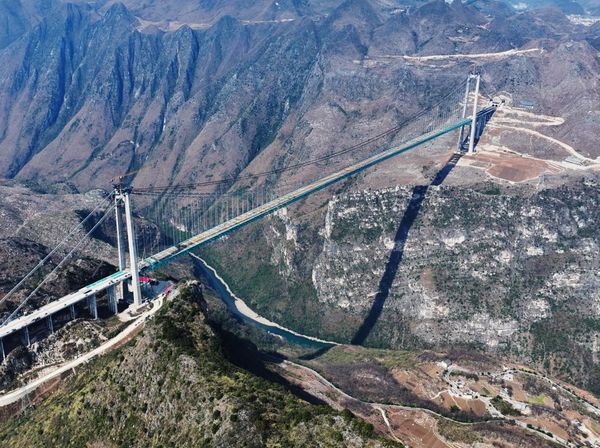 Penampakan Jembatan Tertinggi Dunia yang Dibangun China