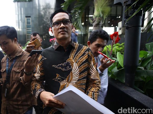 Pengacara Hasto, Febri Diansyah Diperiksa KPK