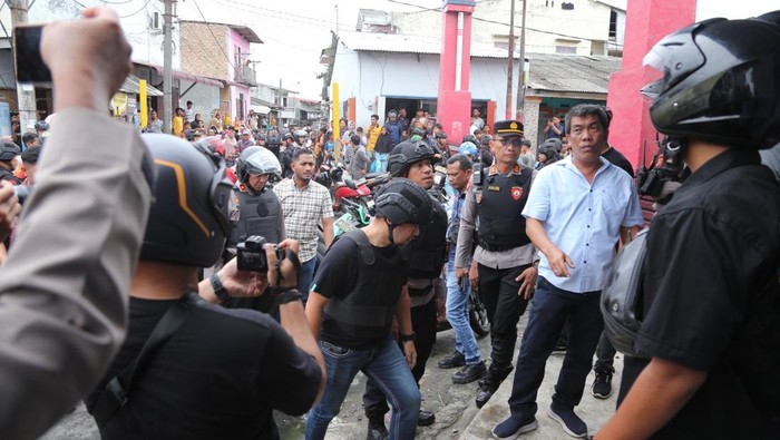 Pihak kepolisian di saat hendak menangkap pelaku narkoba di Medan Belawan. (Dok. Polda Sumut) Pihak kepolisian di saat hendak menangkap pelaku narkoba di Medan Belawan. (Dok. Polda Sumut)